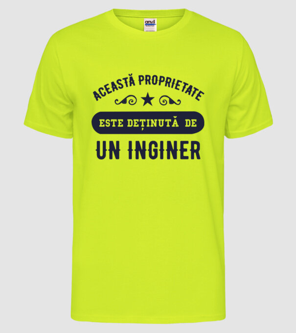 Această proprietate este deținută de un inginer model galben neon pe tricou