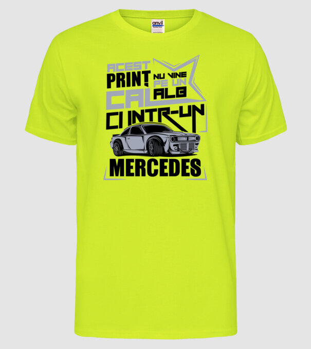 Acest prinț nu vine pe un cal alb, ci într-un Mercedes model galben neon pe tricou