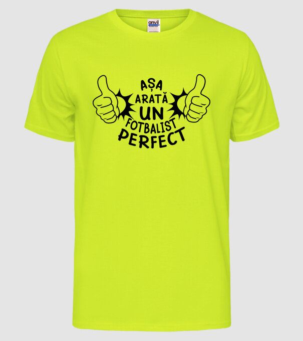Așa arată un FOTBALIST perfect model galben neon pe tricou