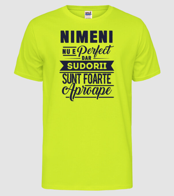 Nimeni nu e perfect, dar sudorii sunt foarte aproape model galben neon pe tricou