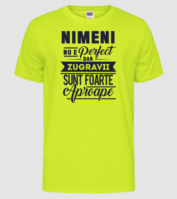 Nimeni nu e perfect, dar zugravii sunt foarte aproape model galben neon pe tricou