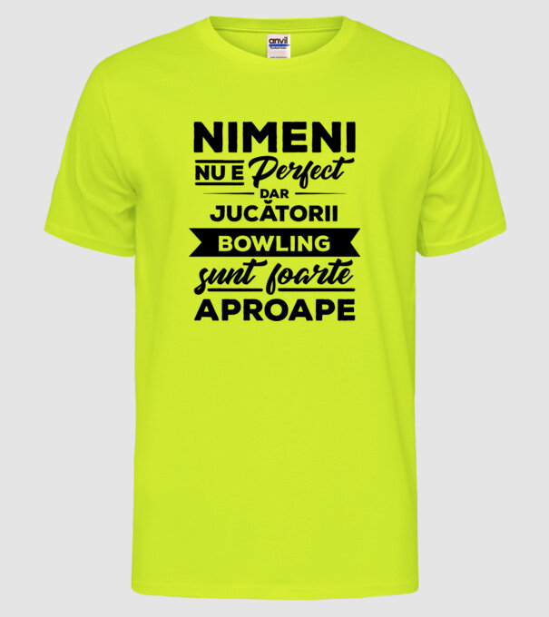 nimeni nu e perfect, dar jucătorii bowling sunt foarte aproape model galben neon pe tricou