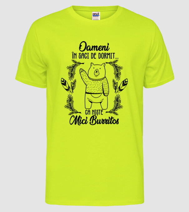 oameni în saci de dormit... ca niște mici burritos model galben neon pe tricou