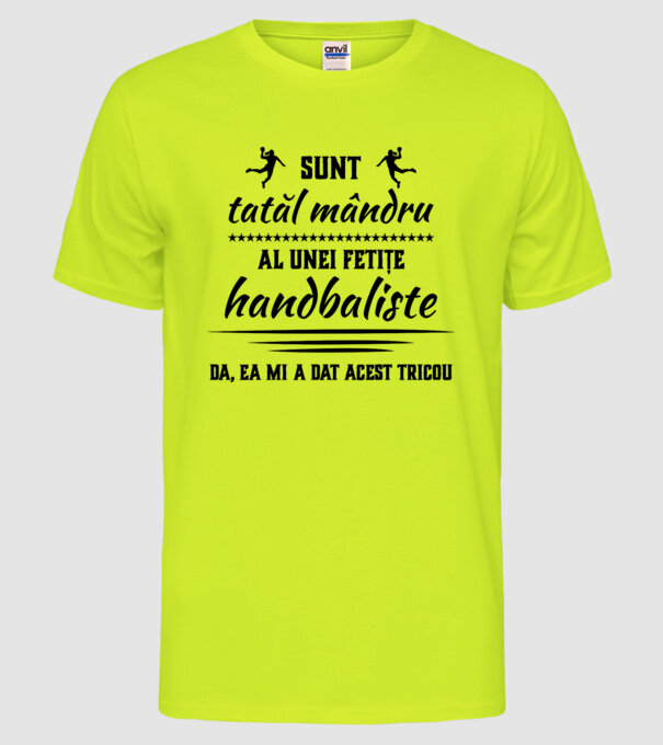 Sunt tatăl mândru al unei fetițe handbaliste - da, ea mi-a dat acest tricou model galben neon pe tricou