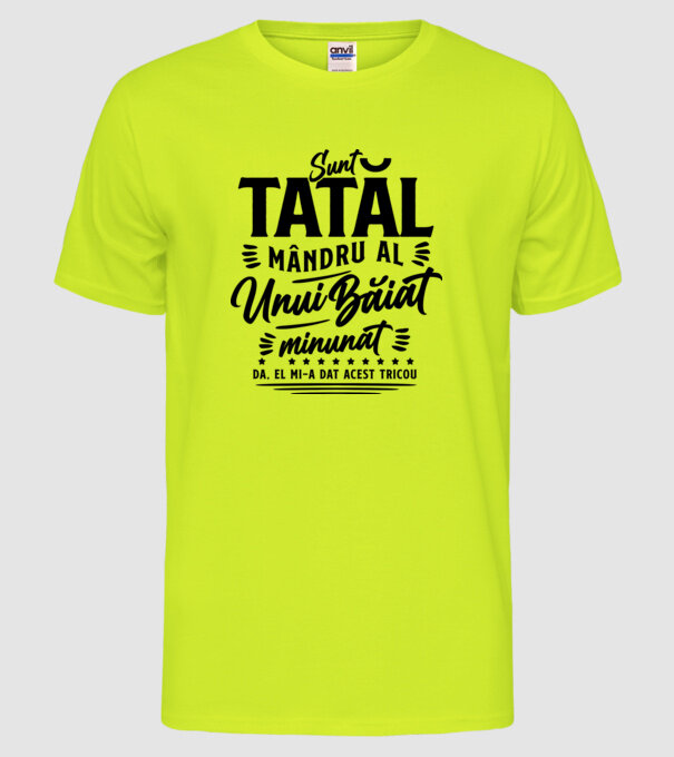 Sunt tatăl mândru al unui băiat minunat - da, el mi-a dat acest tricou model galben neon pe tricou