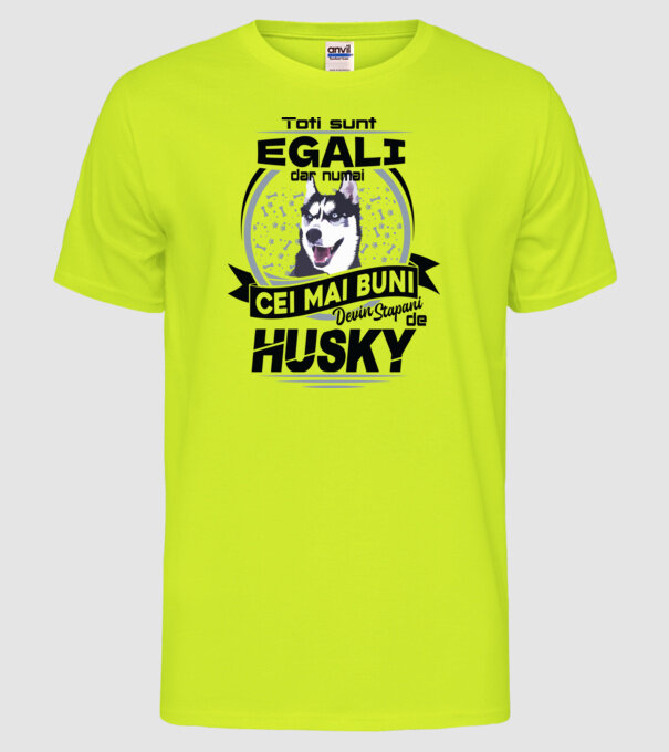 Toți sunt egali, dar numai cei mai buni devin stăpâni de husky model galben neon pe tricou