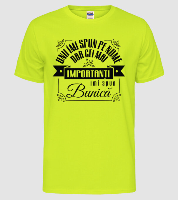 Unii îmi spun pe nume, dar cei mai importanți îmi spun bunică model galben neon pe tricou