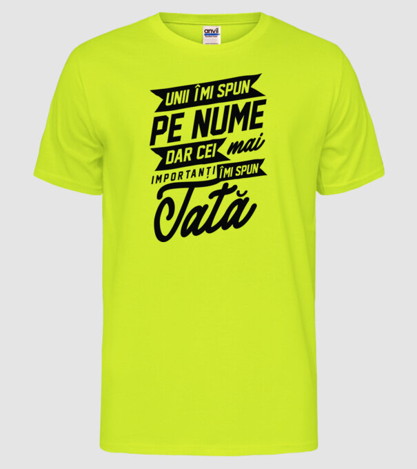 Unii îmi spun pe nume, dar cei mai importanți îmi spun tată model galben neon pe tricou
