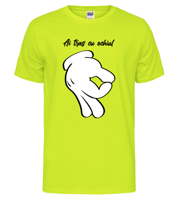  model  pe tricou
