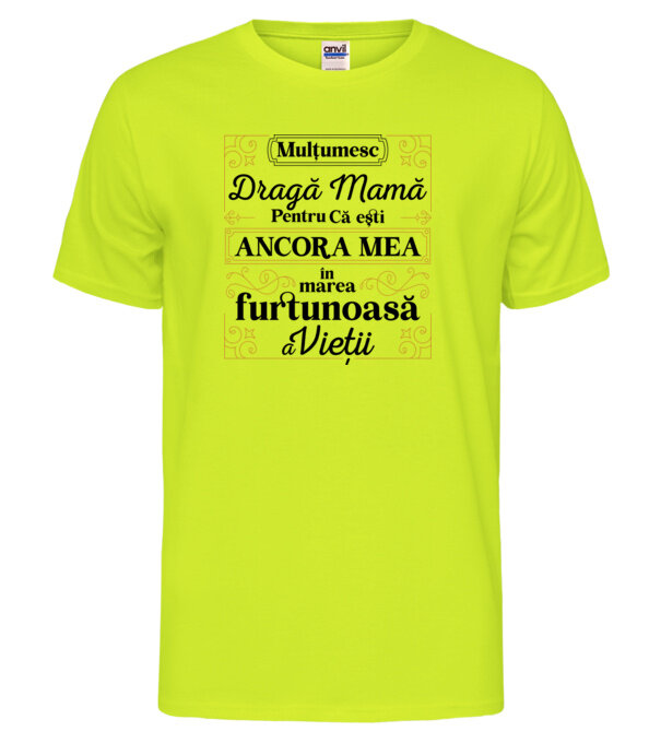  model  pe tricou