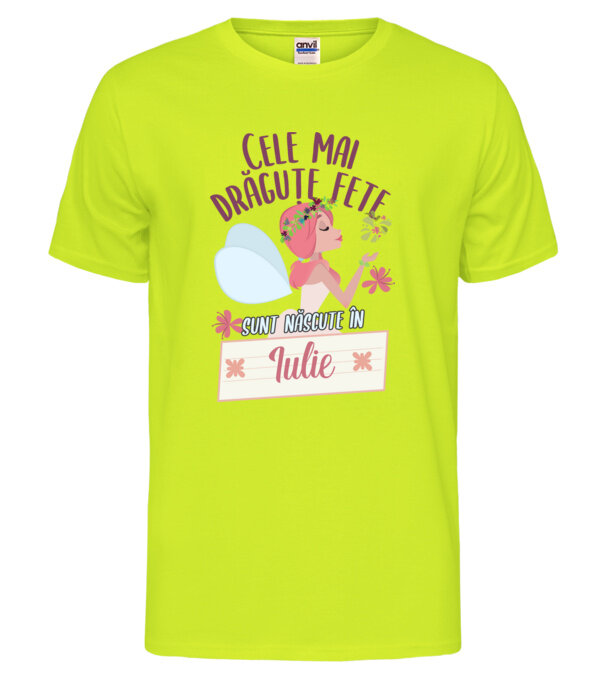  model  pe tricou