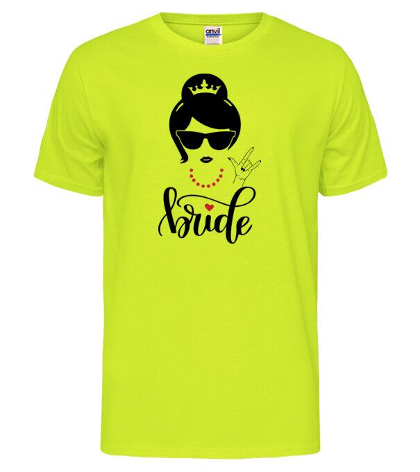  model  pe tricou