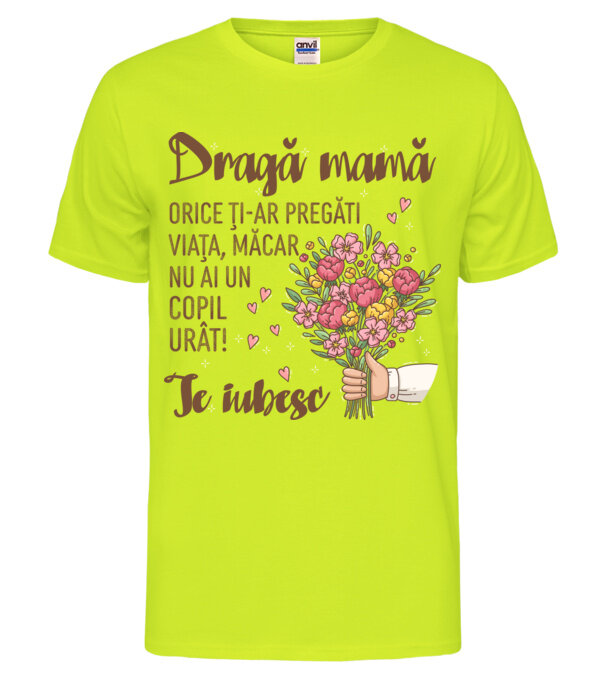  model  pe tricou