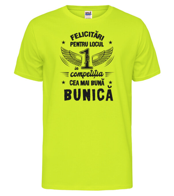  model  pe tricou