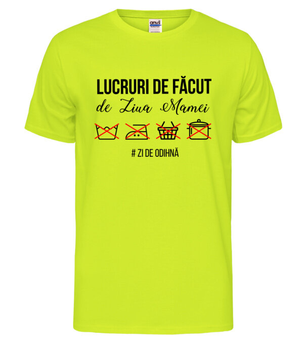  model  pe tricou