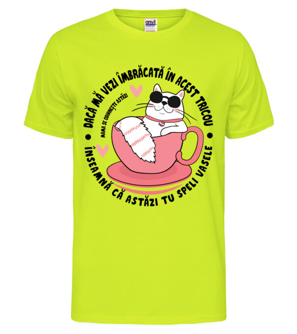 model  pe tricou