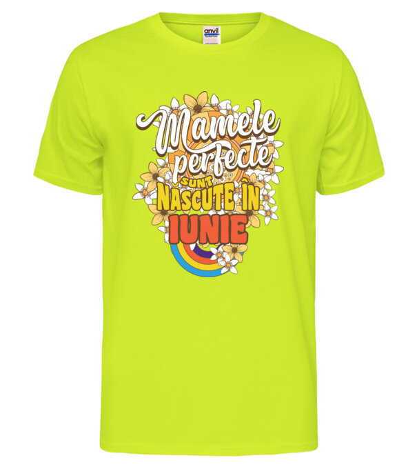  model  pe tricou