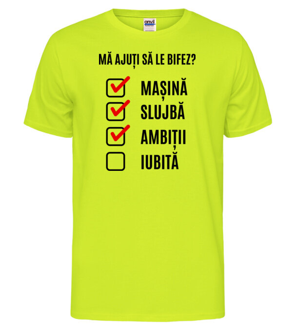  model  pe tricou