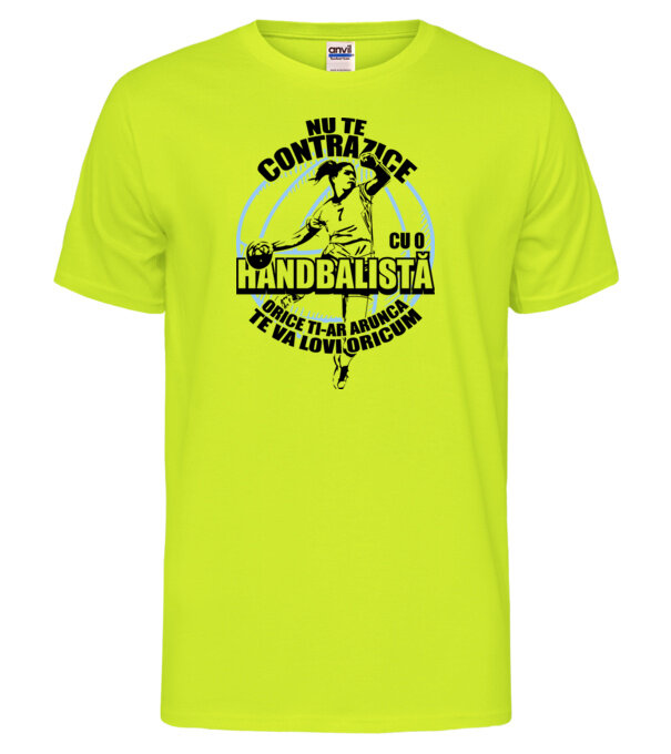 model  pe tricou