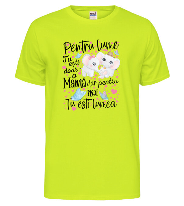  model  pe tricou