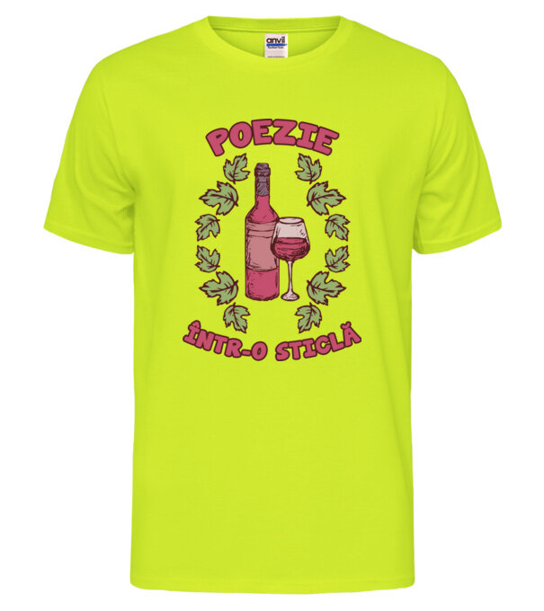  model  pe tricou