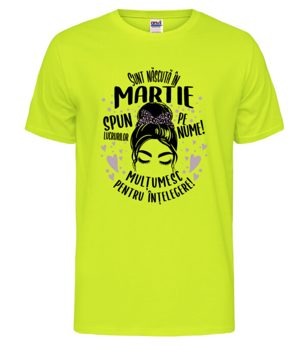  model  pe tricou