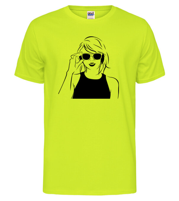  model  pe tricou