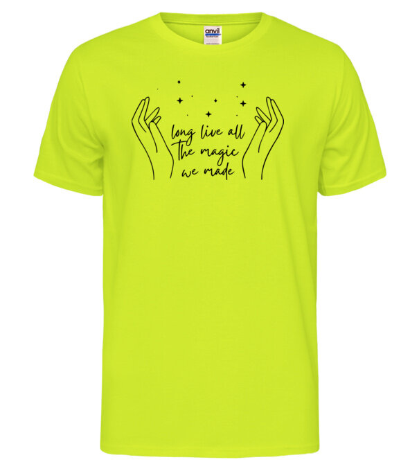  model  pe tricou