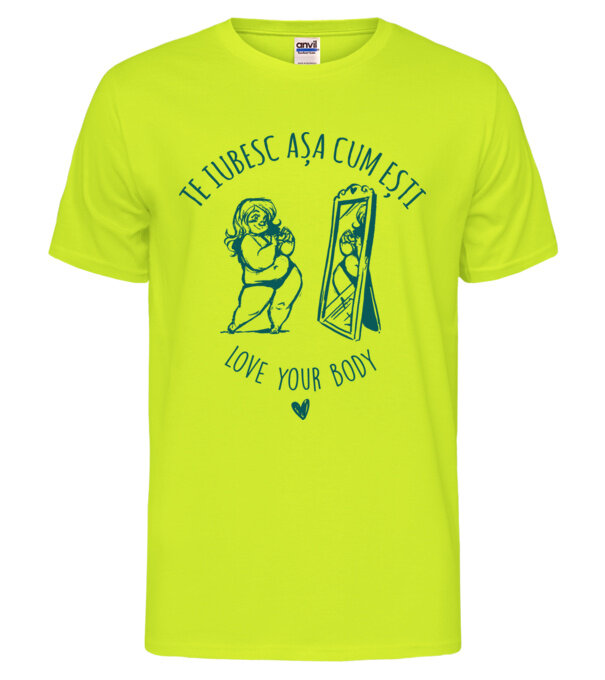  model  pe tricou