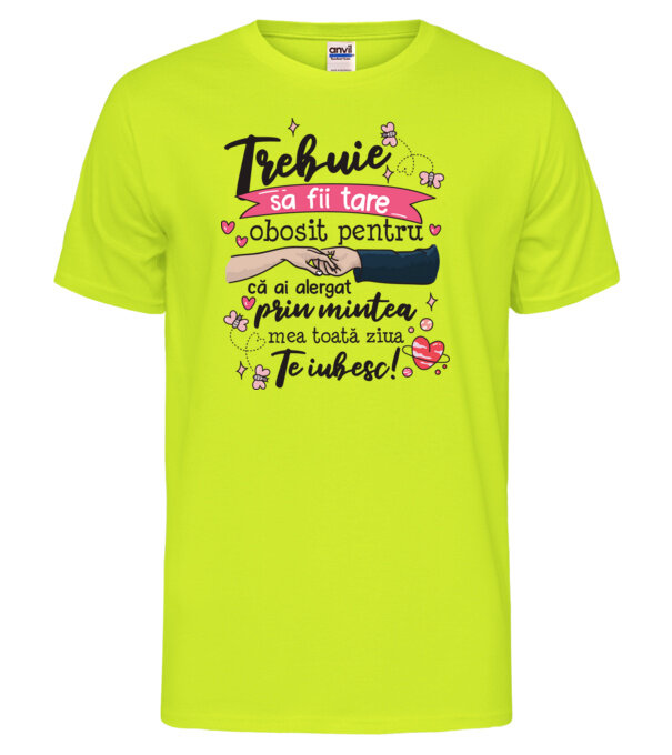  model  pe tricou