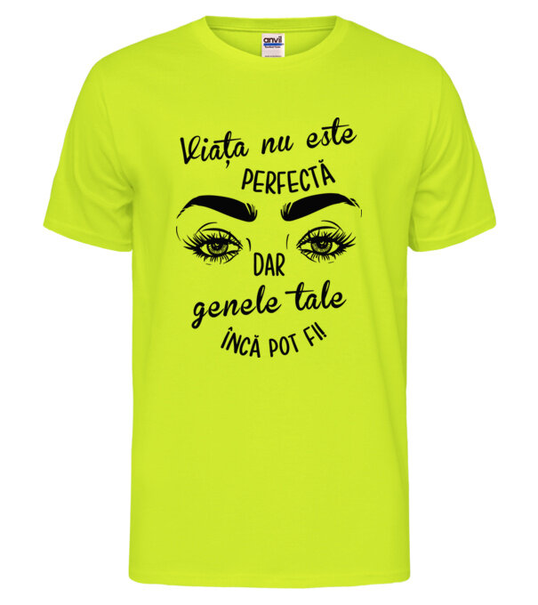  model  pe tricou