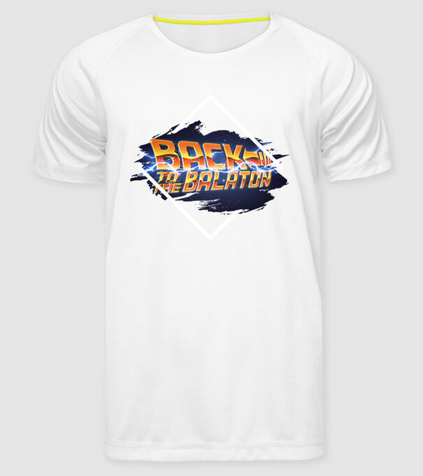 model alb pe tricou