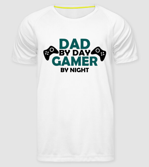 Dad by day gamer by night model alb pe tricou
