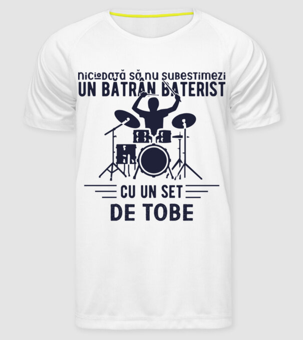 niciodată să nu subestimezi un bătrân baterist cu un set de tobe model alb pe tricou