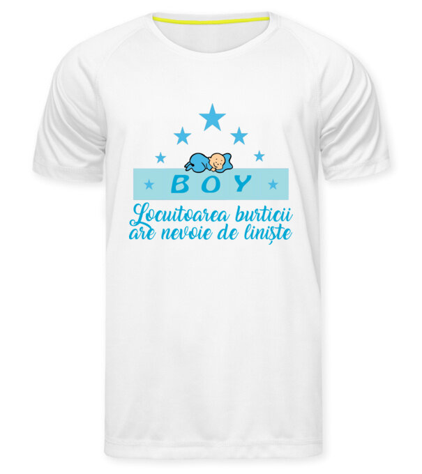  model  pe tricou