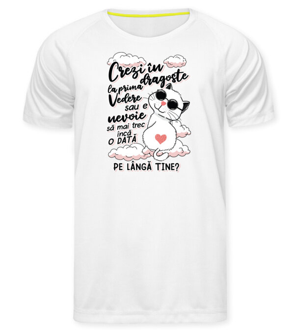  model  pe tricou
