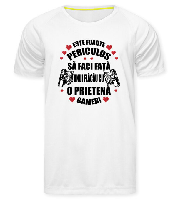  model  pe tricou