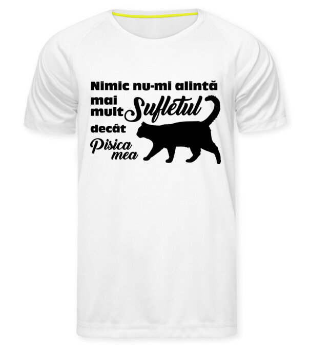  model  pe tricou