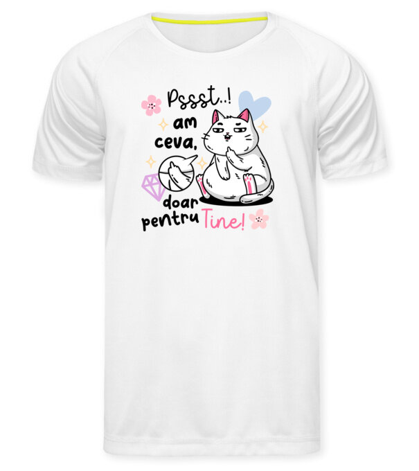  model  pe tricou
