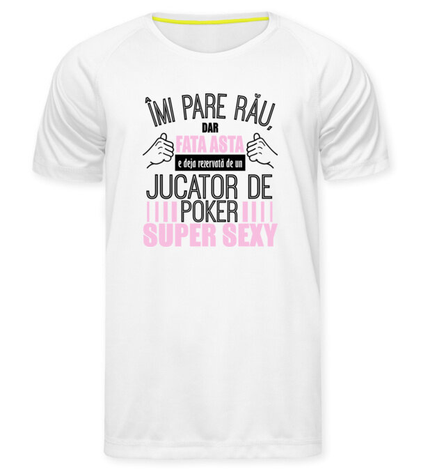  model  pe tricou