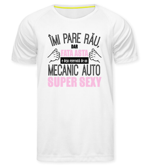  model  pe tricou