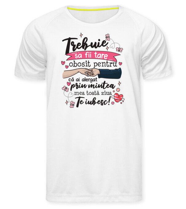  model  pe tricou