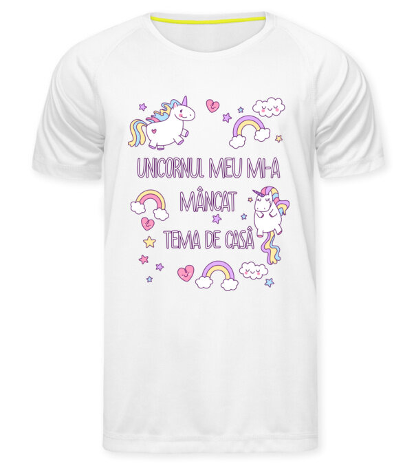  model  pe tricou