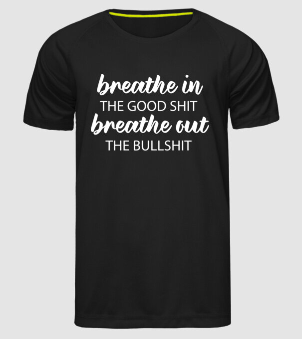 Inspiră model negru pe tricou