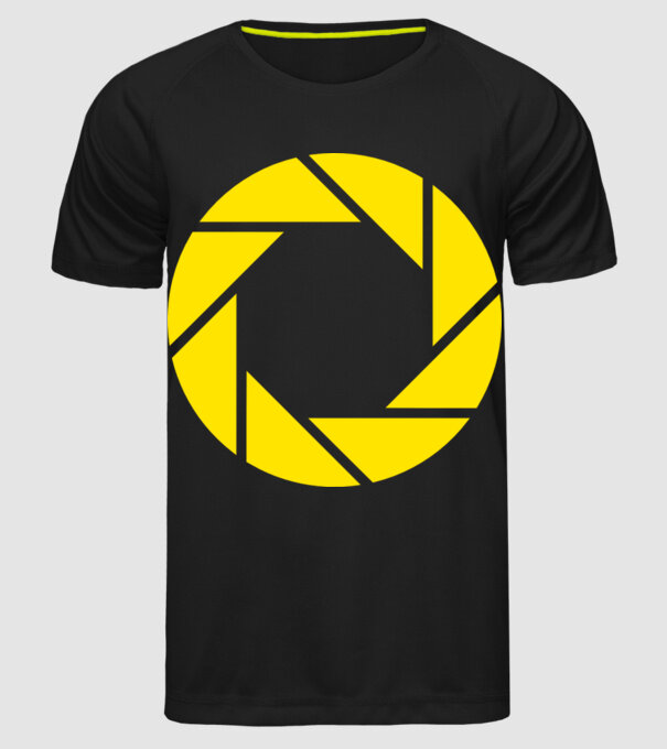 Blende model negru pe tricou