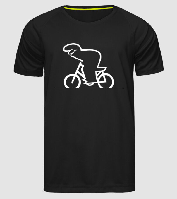 model negru pe tricou
