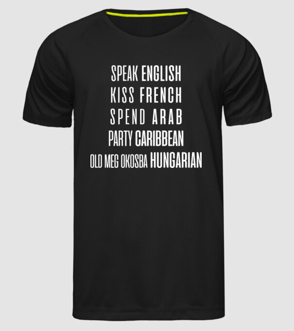 model negru pe tricou