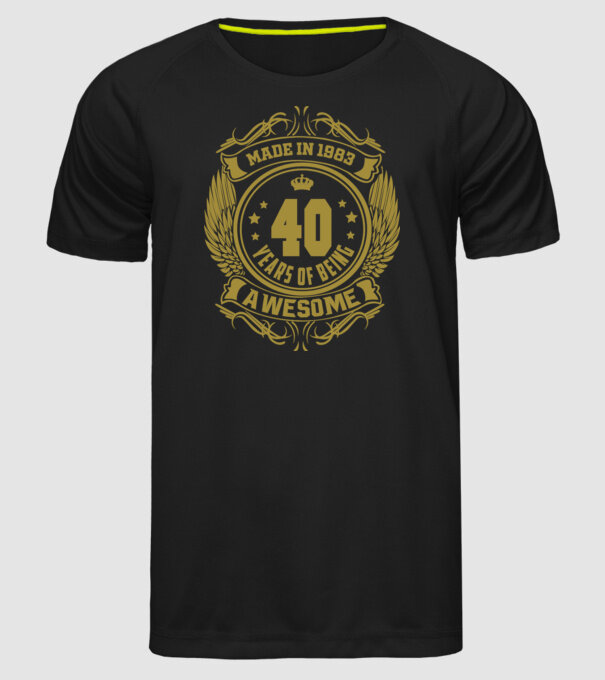 40 years of being awesome winged model negru pe tricou