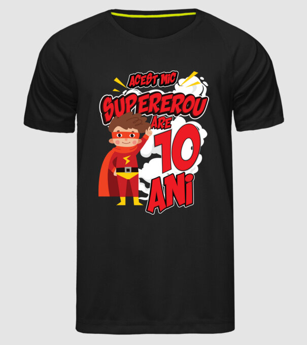 Acest mic supererou are 10 ani model negru pe tricou
