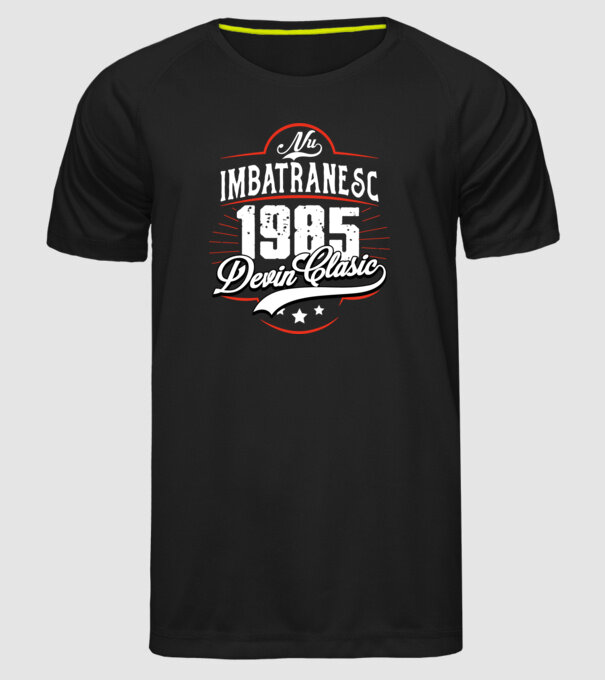 Devin Clasic - 1985 model negru pe tricou